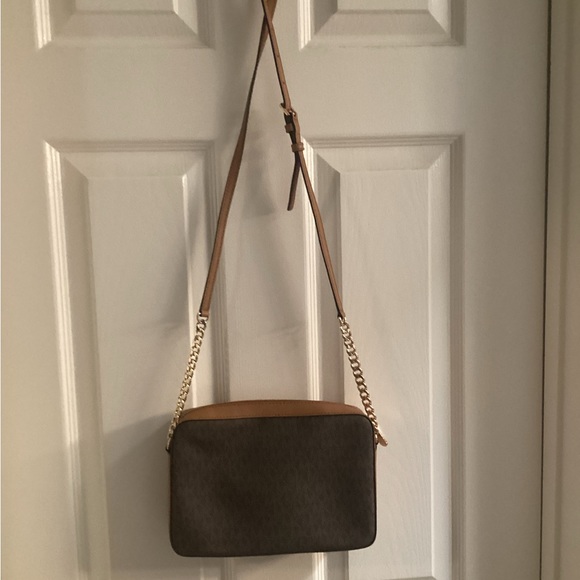 Michael Kors Jet Set Crossbody - Picture 6 of 8